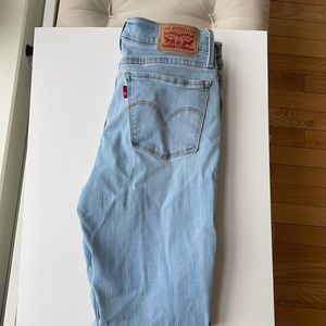 RARE RED TAG Levi’s 710 super skinny jean